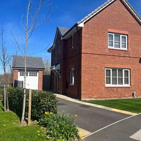 Remarkable 3-Bed House In Wirral Exterior photo