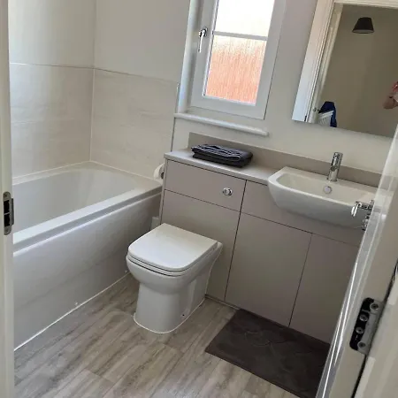 Remarkable 3-Bed House In Wirral Exterior photo