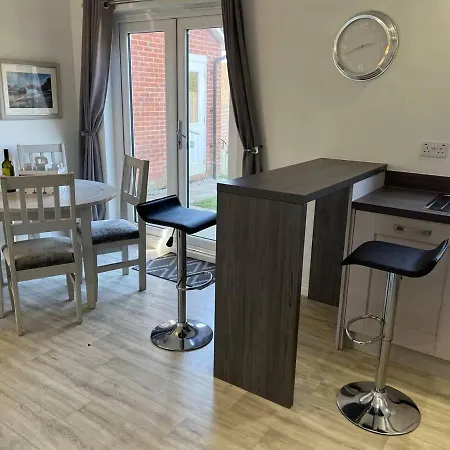 Remarkable 3-Bed House In Wirral Exterior photo