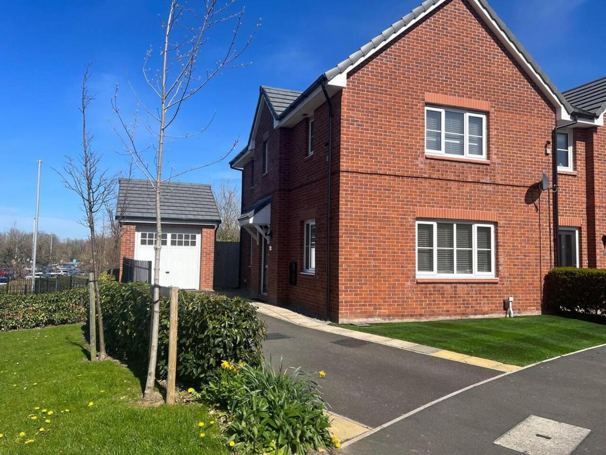 Remarkable 3-bed House In Holiday home Wirral