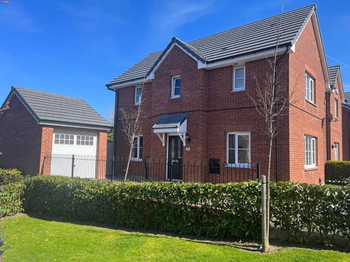 Remarkable 3-bed House In Holiday home