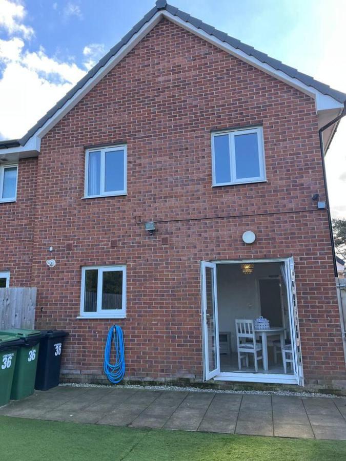 Holiday home Remarkable 3-bed House In Wirral
